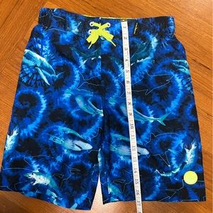 BOYS SWIM SHORTS SIZE M 10/12